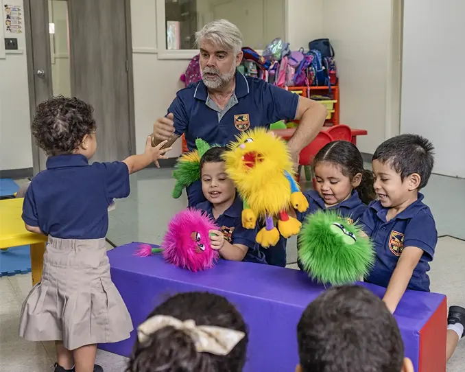 Contamos con profesores capacitados en enseñanza.
